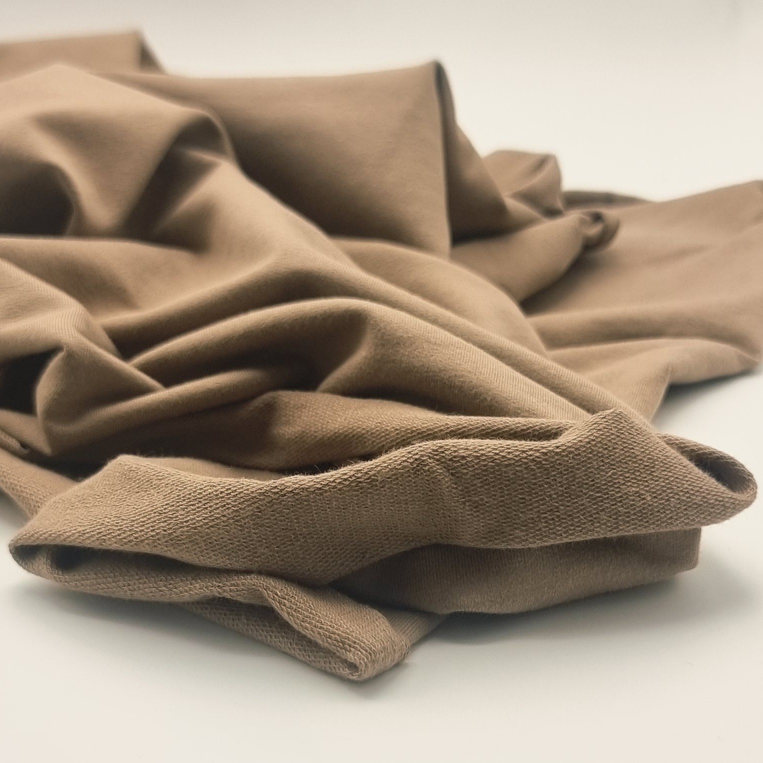 Nek Micro felpa Garzata<br>cotone biologico<br>Marrone nocciola <br/></h1><p>Colore - fine serie<p>